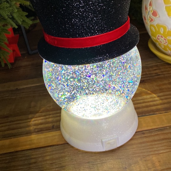Bath and Body Works Glitter Swirling Snowman Water Globe ❄️☃️ - Picture 12 of 17